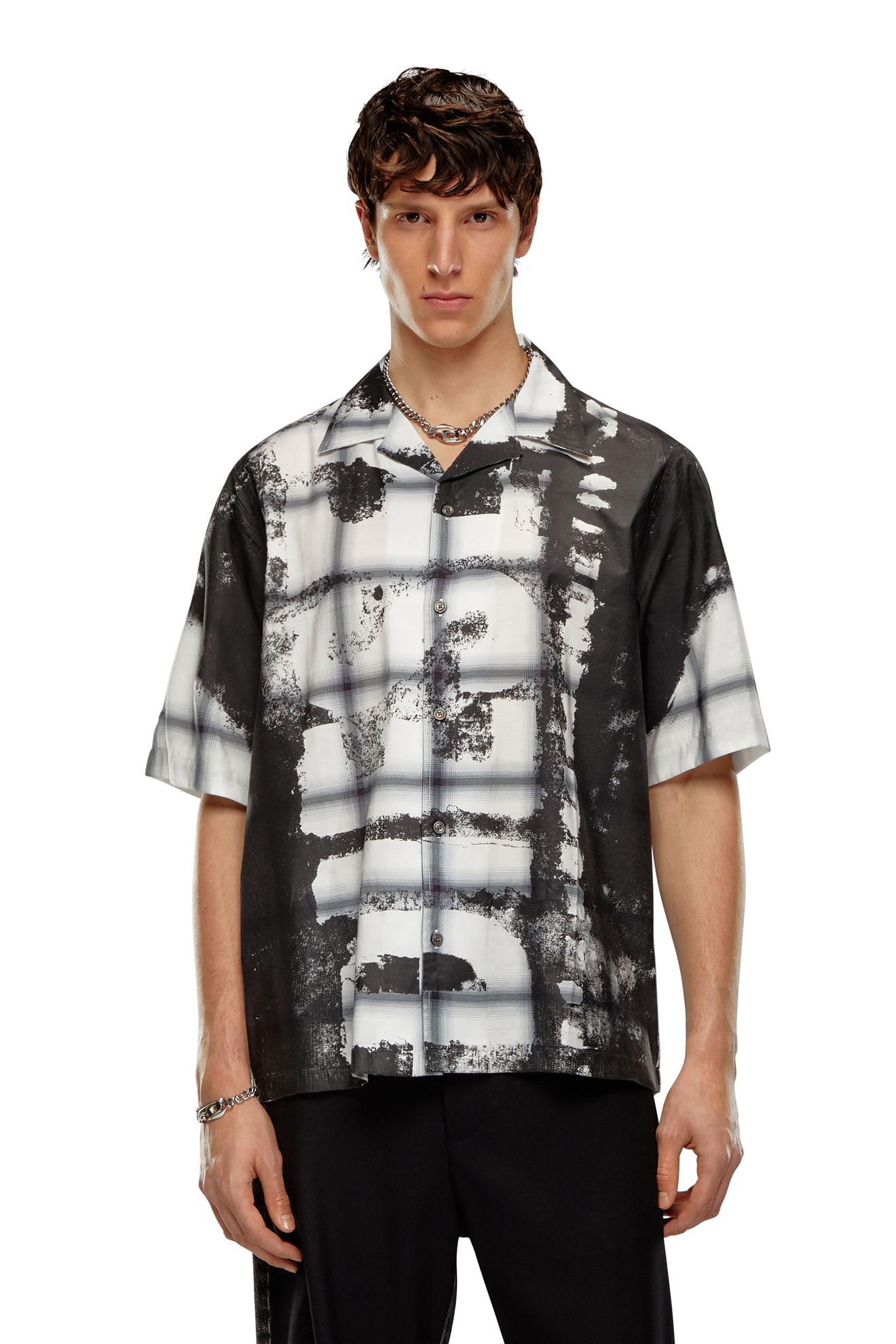 Check bowling shirt with fading logo offre à 97€ sur Diesel