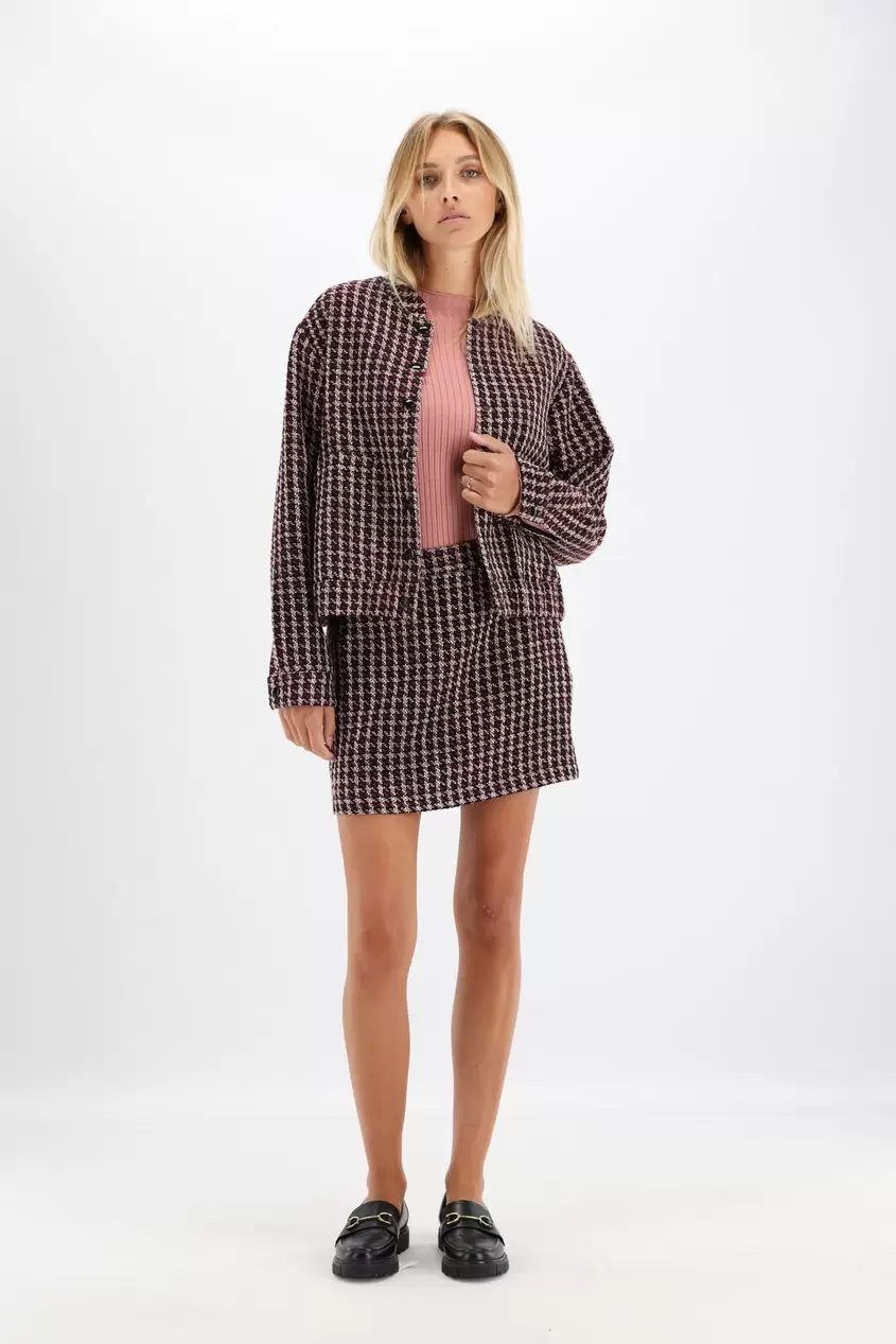 Zwart/bordeaux/roze blazer met drukknopen offre à 59,99€ sur Bel&Bo