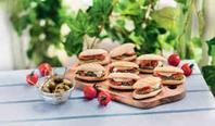 8 paninis apéritifs, pesto, tomate, mozzarella offre à 5,39€ sur Picard