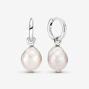 Treated Freshwater Cultured Baroque Pearl Hoop Earrings offre à 99€ sur Pandora
