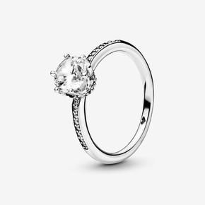 Clear Sparkling Crown Ring offre à 79€ sur Pandora