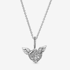 Pavé Heart &amp; Angel Wings Halsketting offre à 79€ sur Pandora