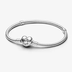 Moments Heart & Snake Chain Armband offre à 89€ sur Pandora