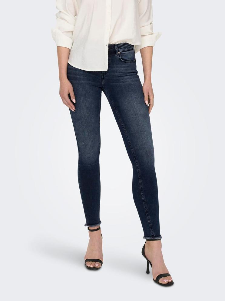 Jeans Skinny Fit Taille moyenne Ourlet brut offre à 44,99€ sur ONLY