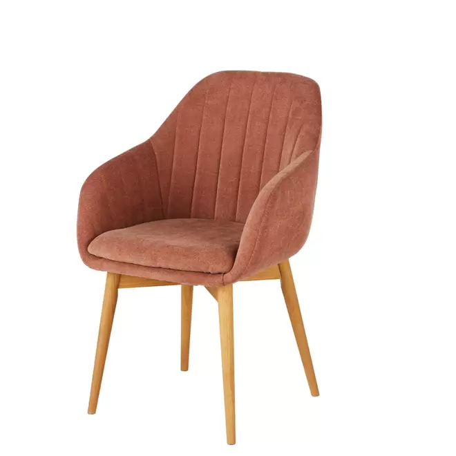 Fauteuil de table terracotta et pieds en bois de chêne offre à 149€ sur Maisons du Monde